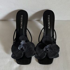 NWT Tissimum Black Orchid Heels